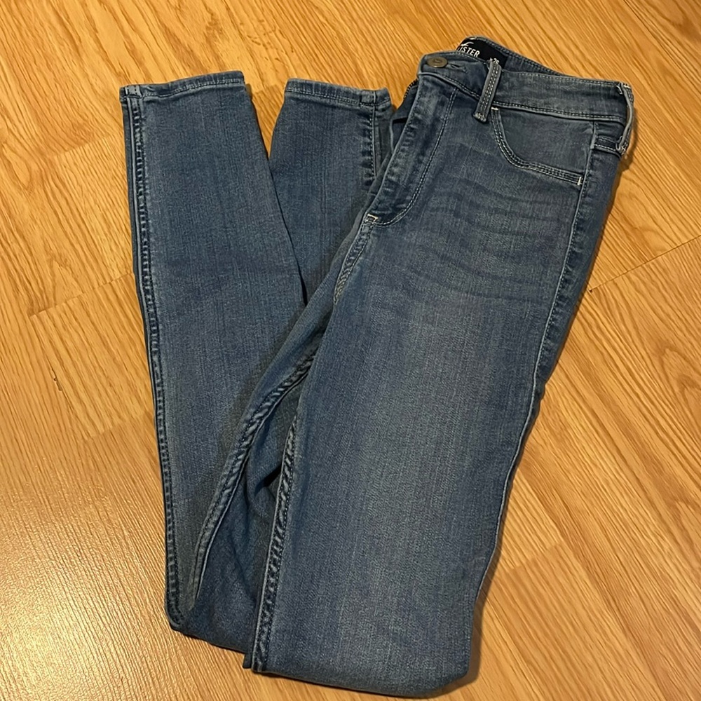 Hollister Jeans. 3R. Ultra high rise jegging 26/28